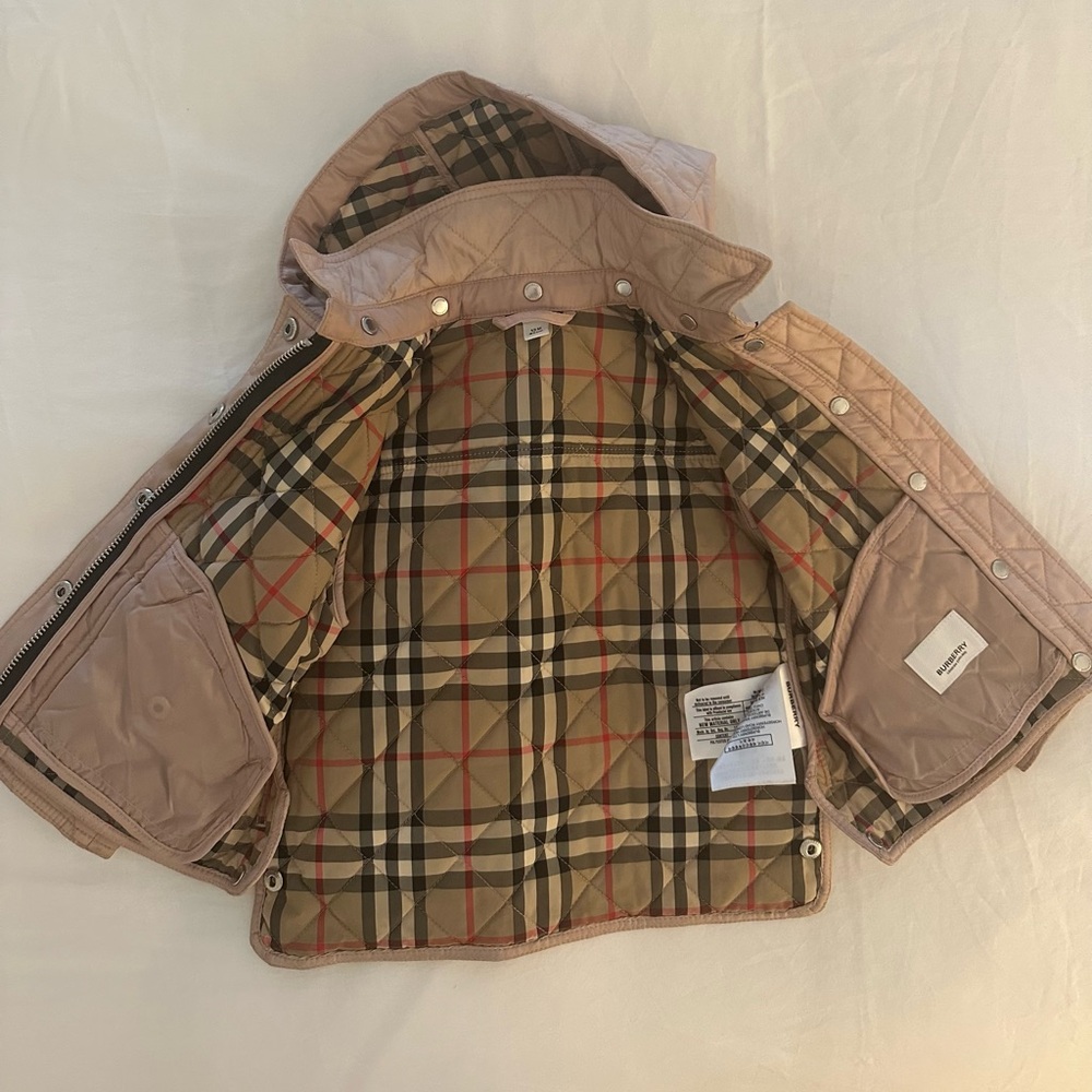 Burberry girls classic coat with detachable hoodie - Picture 9 of 16